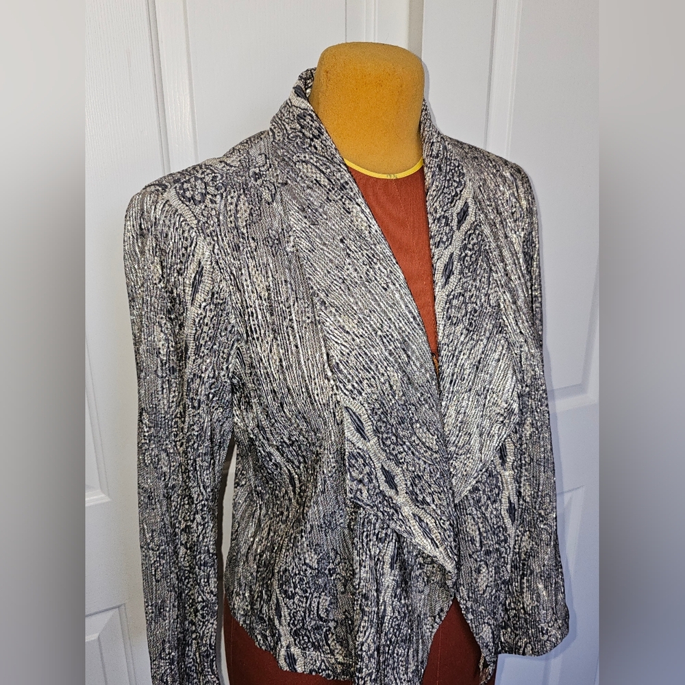 Nwt Chico's Black And Gray Patterned Jacket - image 6